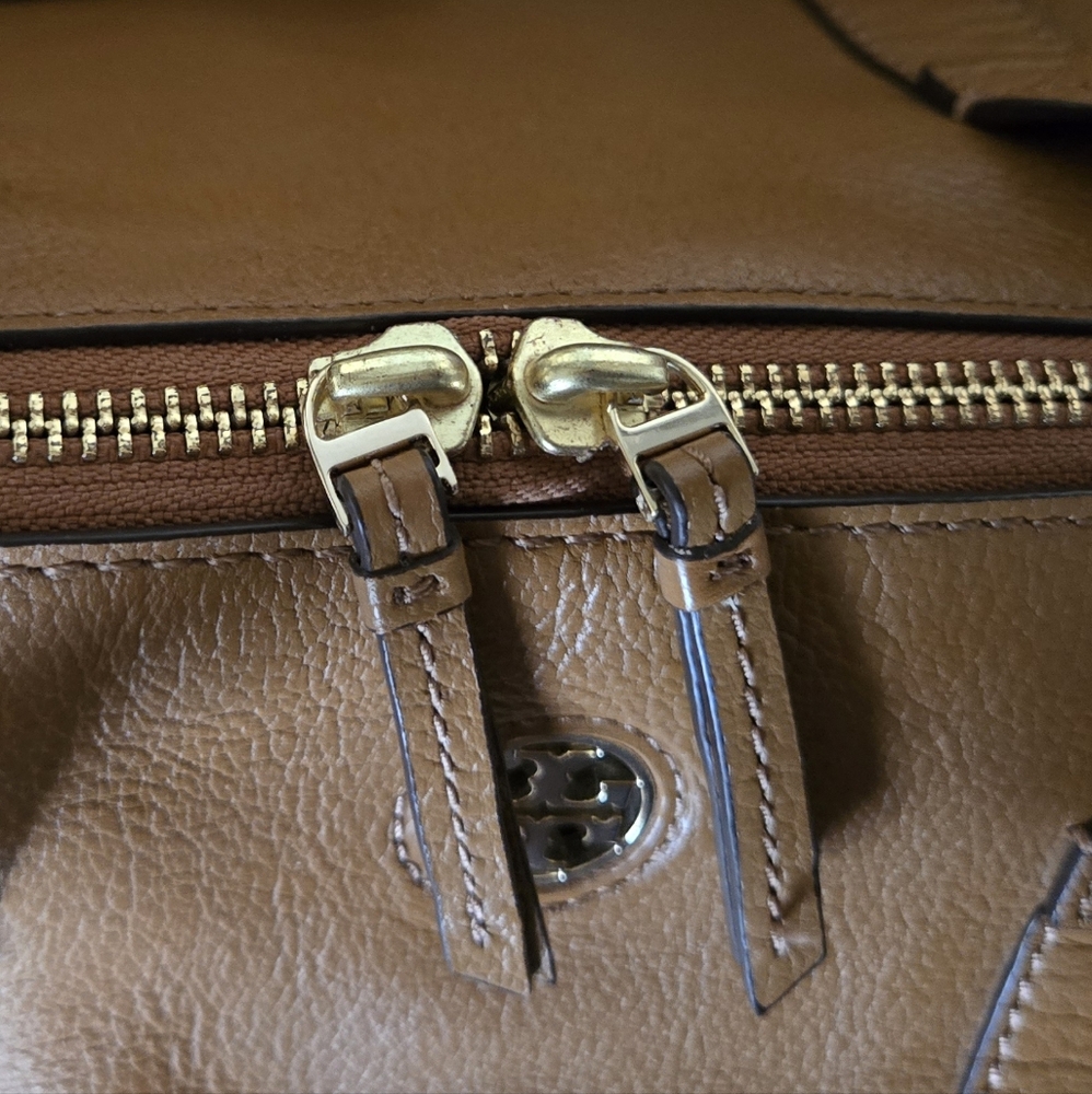 💫 Tory Burch: Brody Satchel - Picture 4 of 14
